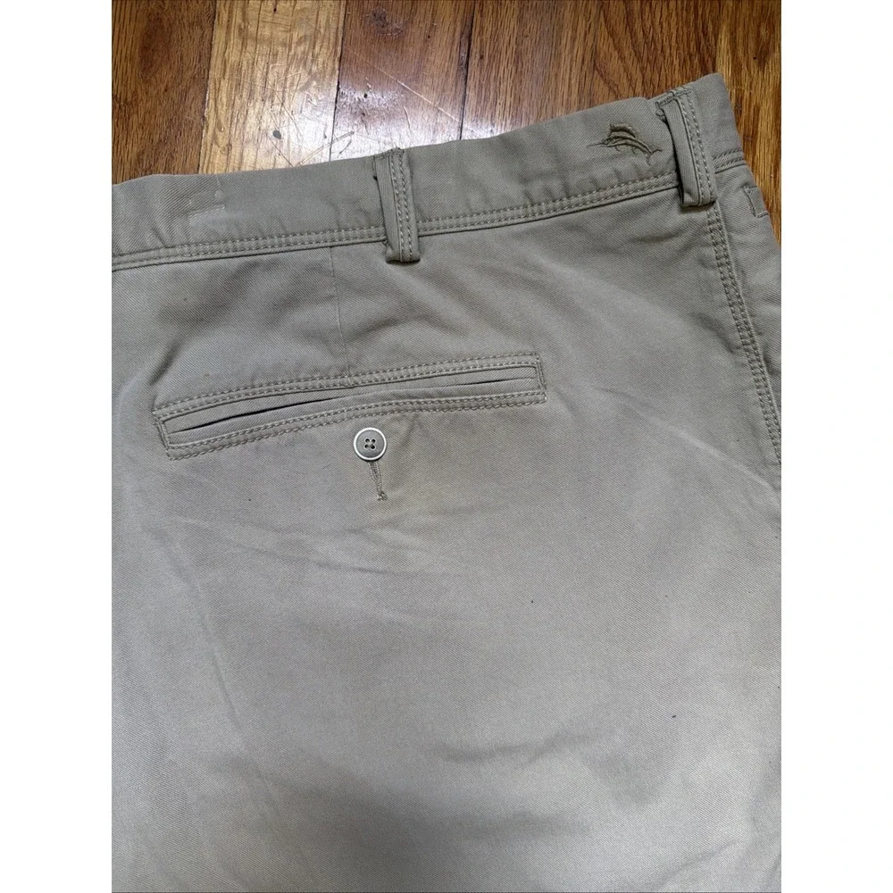 Tommy Bahama Shorts Mens 48R Beige Stretch Chino Cotton Blend Tan Logo EUC
